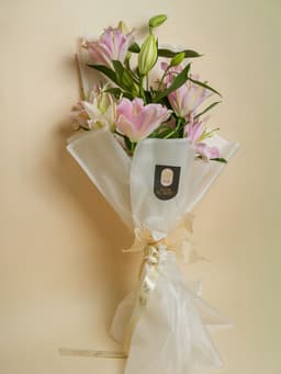 Elegant Pink lilies Bouquet thumbnail 1