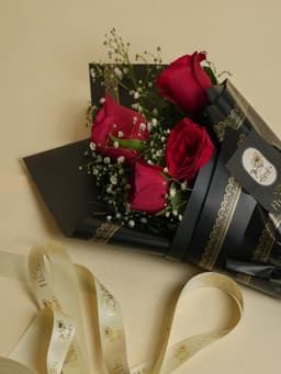 Red rose mini boquet thumbnail 2