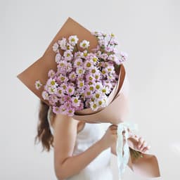 Brown paper pink daisey bouquet thumbnail 1