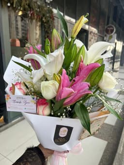 Pink and white lilies bouquet thumbnail 1