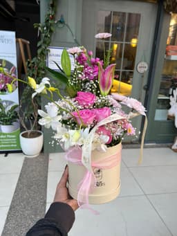 Pink rose round box bouquet thumbnail 1