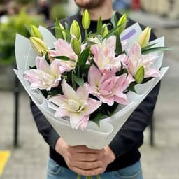 Pink lily bouquet thumbnail 2